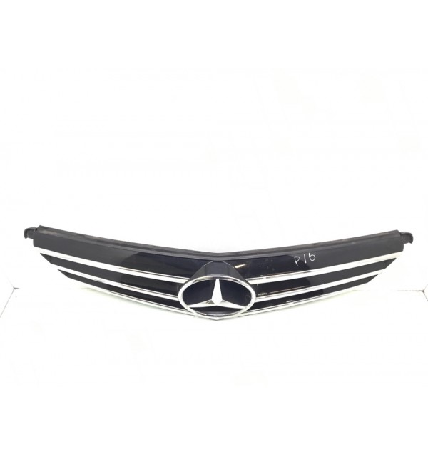 Решетка радиатора бу для Mercedes C W204 1.8 i,  2010 г.
