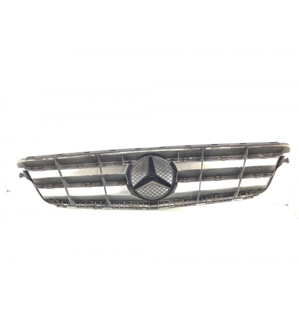 Решетка радиатора бу для Mercedes C W204 1.8 i,  2010 г.