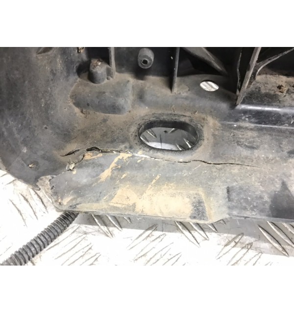 Панель передняя (телевизор) бу для Volkswagen Golf 5 2.0 TDi,  2008 г.