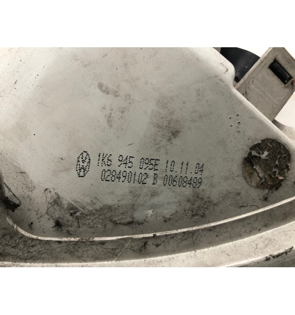 Фонарь задний левый бу для Volkswagen Golf 5 1.9 TDi,  2004 г.