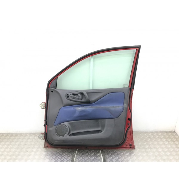 Дверь передняя правая бу для Mitsubishi Space Star  1.3 i,  2000 г.