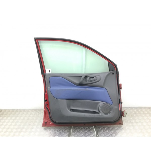 Дверь передняя левая бу для Mitsubishi Space Star  1.3 i,  2000 г.