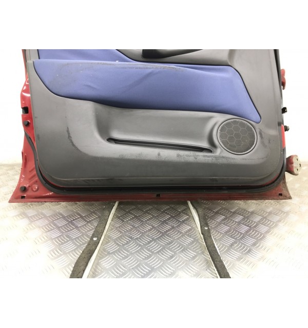 Дверь передняя левая бу для Mitsubishi Space Star  1.3 i,  2000 г.