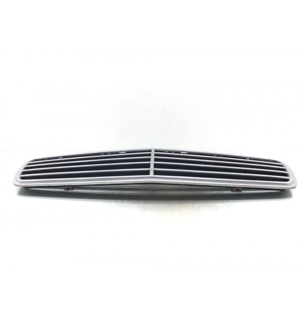 Решетка радиатора бу для Mercedes CLK W208 2.3 i,  2001 г.