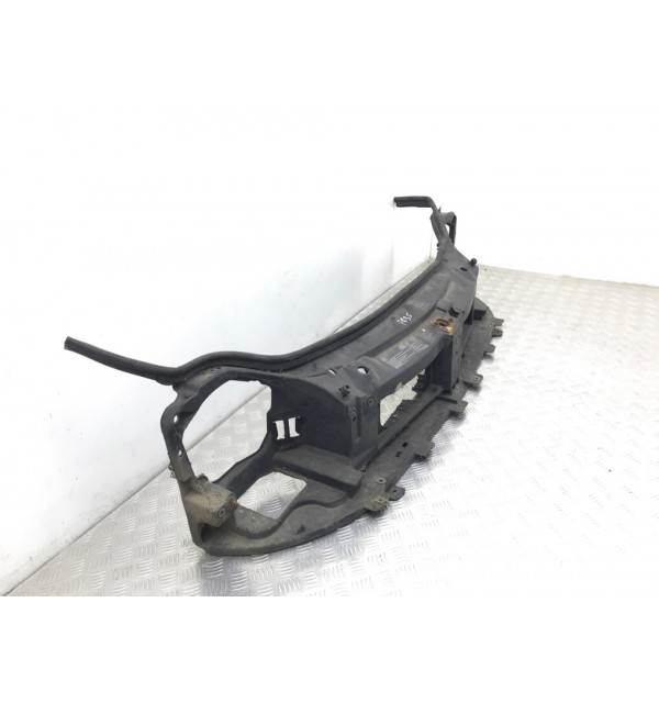 Панель передняя (телевизор) бу для Opel Vivaro  1.9 CDTi,  2005 г.