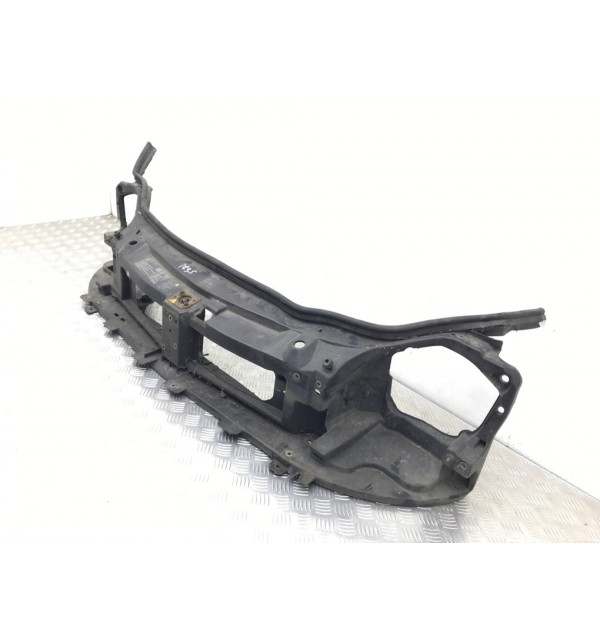 Панель передняя (телевизор) бу для Opel Vivaro  1.9 CDTi,  2005 г.