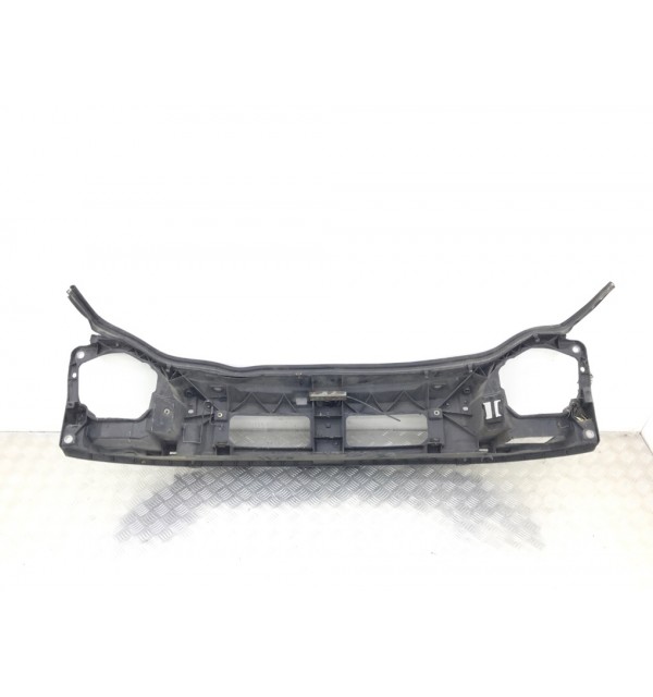 Панель передняя (телевизор) бу для Opel Vivaro  1.9 CDTi,  2005 г.