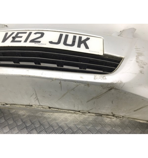 Бампер передний бу для Opel Zafira B 1.6 i,  2012 г.