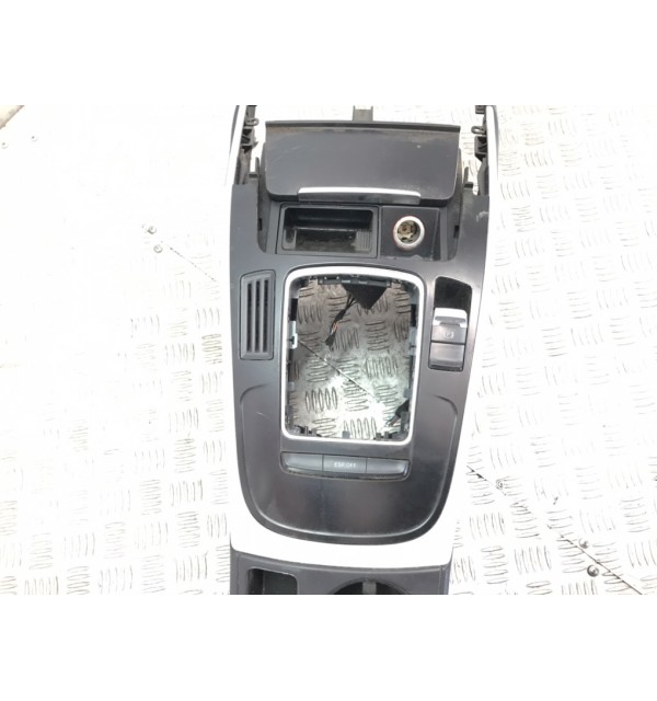 Консоль салона (кулисная часть) бу для Audi A4 B8 2.0 TDi,  2008 г.