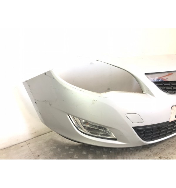Бампер передний бу для Opel Astra J 1.6 Ti,  2010 г.