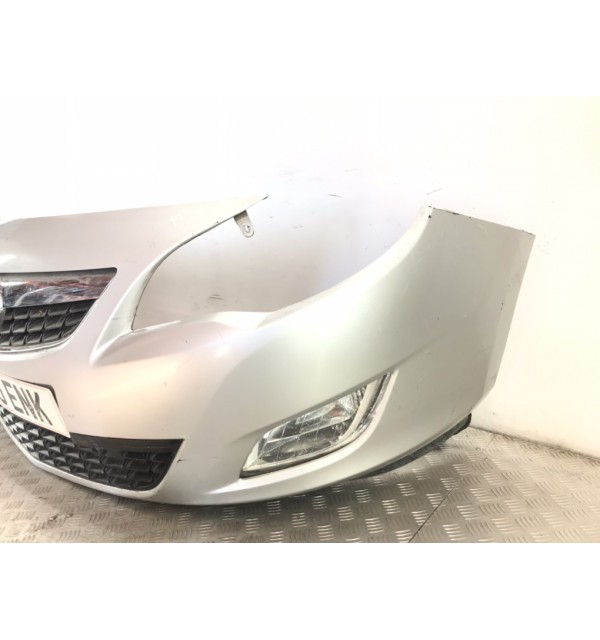 Бампер передний бу для Opel Astra J 1.6 Ti,  2010 г.