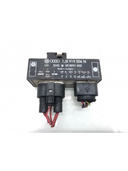 Блок управления вентилятором радиатора бу для Audi TT  3.2 i,  2004 г.