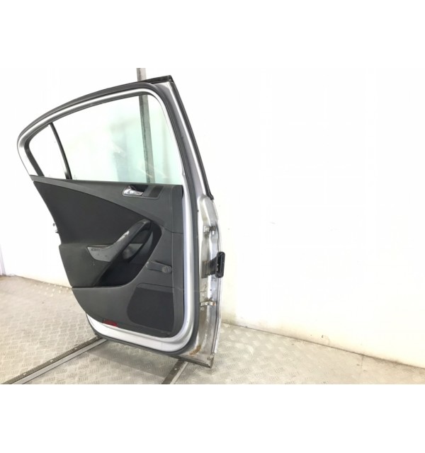 Дверь задняя левая бу для Volkswagen Passat B6 1.9 TDi,  2006 г.
