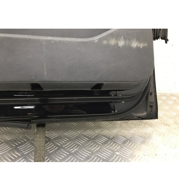 Дверь передняя левая бу для Volkswagen Golf 5 1.6 FSI,  2004 г.