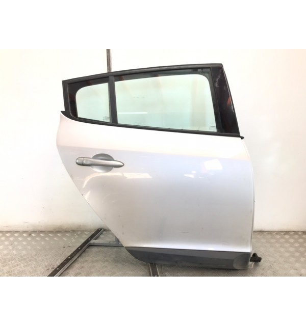 Дверь задняя правая бу для Renault Megane 3 1.6 i,  2009 г.