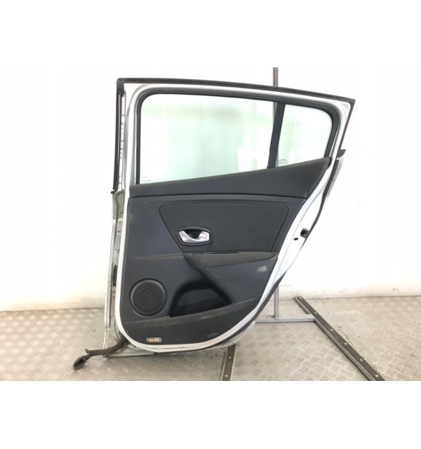Дверь задняя правая бу для Renault Megane 3 1.6 i,  2009 г.