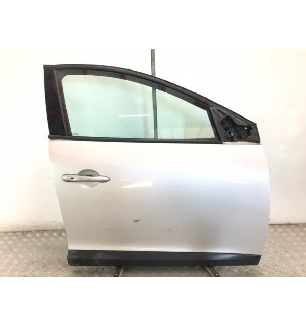 Дверь передняя правая бу для Renault Megane 3 1.6 i,  2009 г.