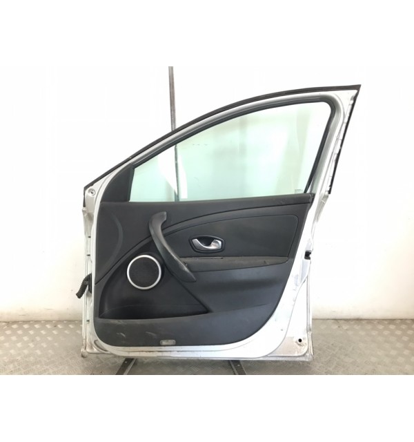 Дверь передняя правая бу для Renault Megane 3 1.6 i,  2009 г.