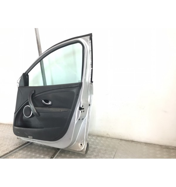 Дверь передняя правая бу для Renault Megane 3 1.6 i,  2009 г.