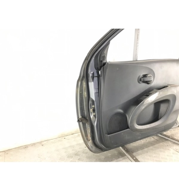 Дверь передняя правая бу для Nissan Micra K12 1.5 DCi,  2004 г.