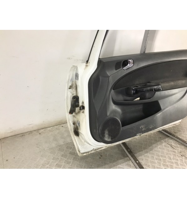 Дверь передняя правая бу для Opel Corsa D 1.2 i,  2011 г.