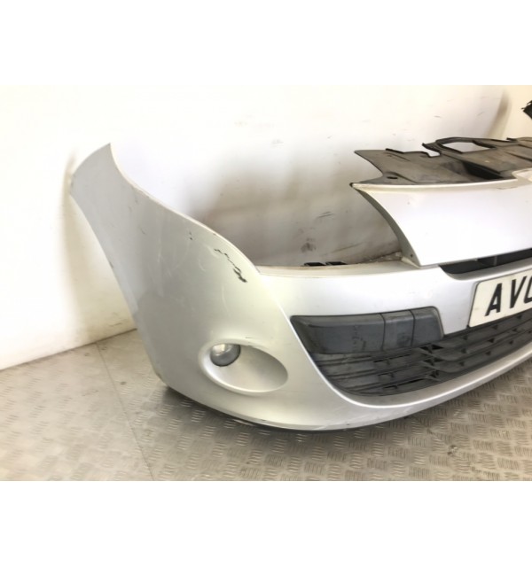 Бампер передний бу для Renault Megane 3 1.6 i,  2009 г.