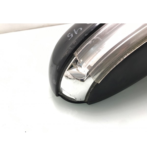 Зеркало наружное правое бу для Volkswagen Golf 5 1.6 FSI,  2004 г.