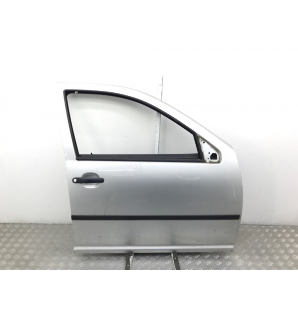 Дверь передняя правая бу для Volkswagen Golf 4 1.6 i,  2003 г.
