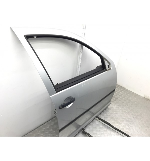 Дверь передняя правая бу для Volkswagen Golf 4 1.6 i,  2003 г.