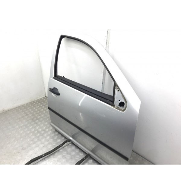 Дверь передняя правая бу для Volkswagen Golf 4 1.6 i,  2003 г.