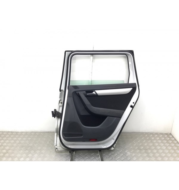 Дверь задняя правая бу для Volkswagen Passat B7 1.6 TDi,  2010 г.