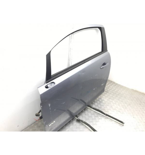Дверь передняя левая бу для Opel Corsa D 1.2 i,  2009 г.