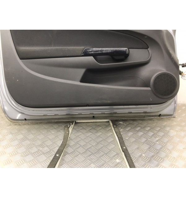 Дверь передняя левая бу для Opel Corsa D 1.2 i,  2009 г.