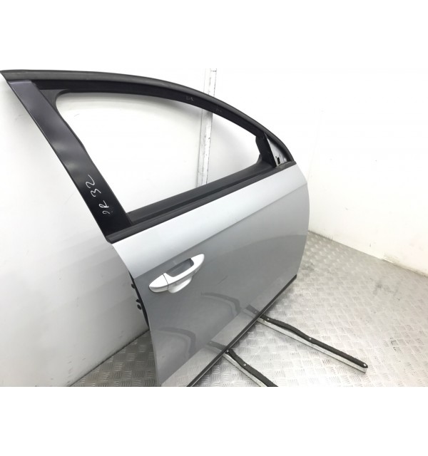 Дверь передняя правая бу для Volkswagen Passat B7 1.6 TDi,  2010 г.