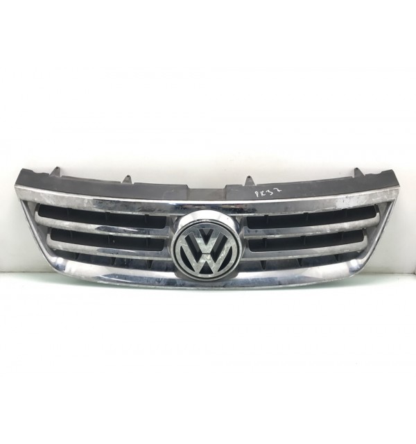 Решетка радиатора бу для Volkswagen Touareg  2.5 TDi,  2005 г.