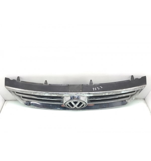 Решетка радиатора бу для Volkswagen Touareg  2.5 TDi,  2005 г.