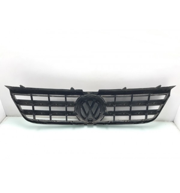 Решетка радиатора бу для Volkswagen Touareg  2.5 TDi,  2005 г.