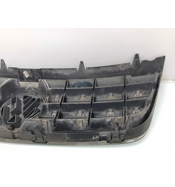 Решетка радиатора бу для Volkswagen Touareg  2.5 TDi,  2005 г.