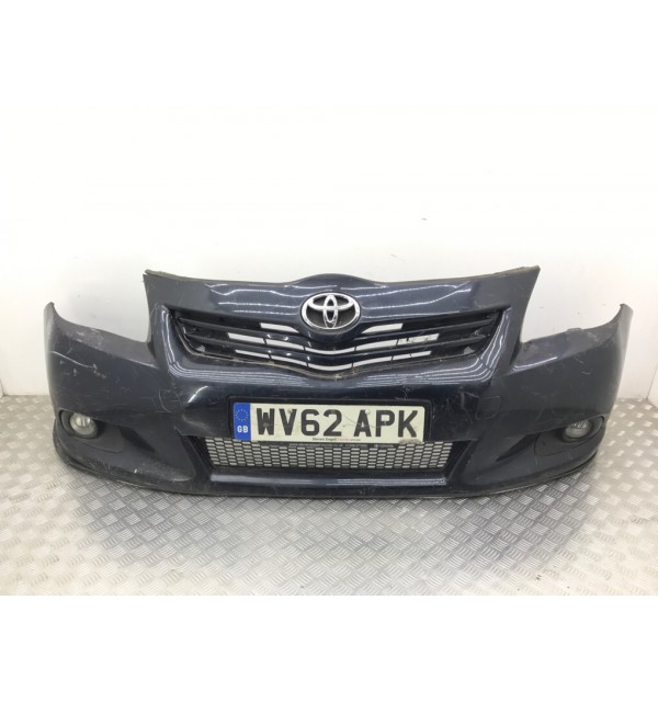 Бампер передний бу для Toyota Verso  2.0 D-4D,  2012 г.