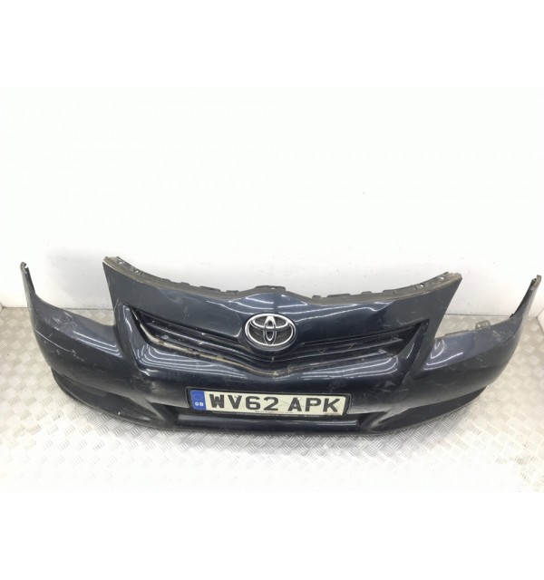 Бампер передний бу для Toyota Verso  2.0 D-4D,  2012 г.