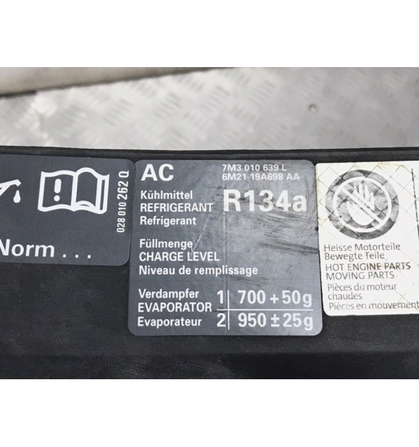 Панель передняя (телевизор) бу для Seat Alhambra 1 2.0 TDi,  2009 г.