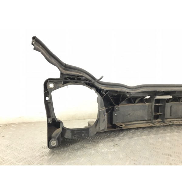 Панель передняя (телевизор) бу для Opel Vivaro 1 2.0 i,  2005 г.