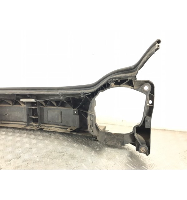 Панель передняя (телевизор) бу для Opel Vivaro 1 2.0 i,  2005 г.