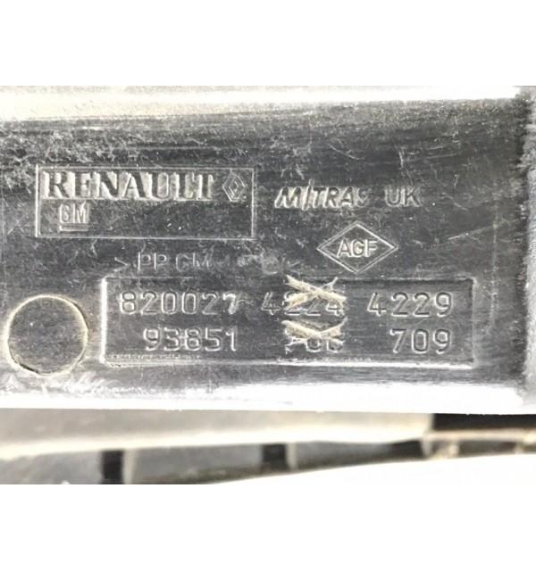 Панель передняя (телевизор) бу для Opel Vivaro 1 2.0 i,  2005 г.