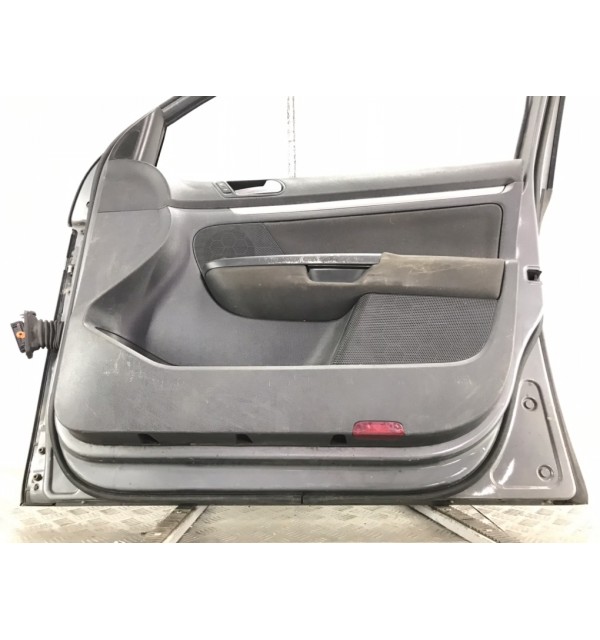 Дверь передняя правая бу для Volkswagen Golf 5 2.0 TDi,  2005 г.