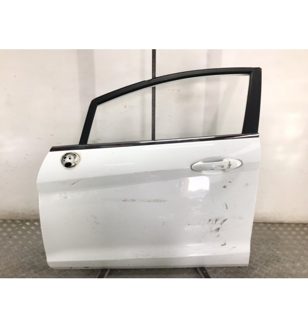 Дверь передняя левая бу для Ford Fiesta 6 1.0 i,  2014 г.