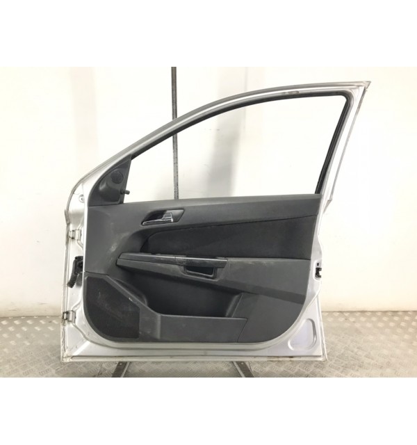 Дверь передняя правая бу для Opel Astra H 1.4 i,  2005 г.