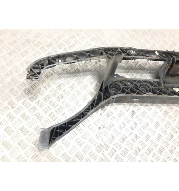 Панель передняя (телевизор) бу для Ford Focus 1 1.6 i,  2005 г.