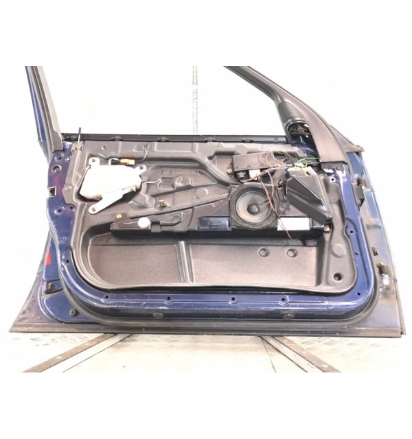 Дверь передняя левая бу для BMW 5 E39 2.5 i,  1998 г.