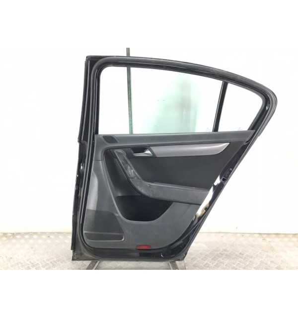 Дверь задняя правая бу для Volkswagen Passat B7 1.6 TDi,  2013 г.
